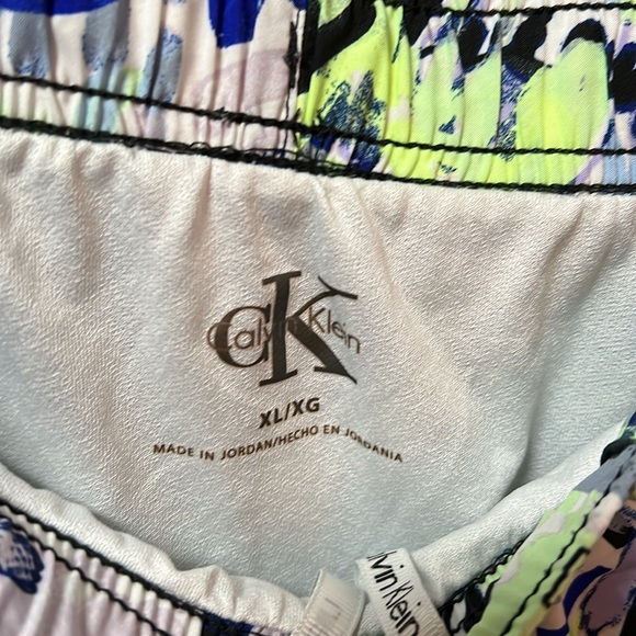 Ladies running shorts - Picture 2 of 3